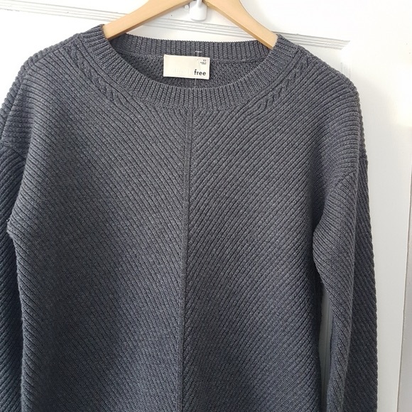 Aritzia Wilfred Free Isabelli 100% Merino Wool Crewneck Sweater Dark Grey Sz XS - Picture 6 of 16